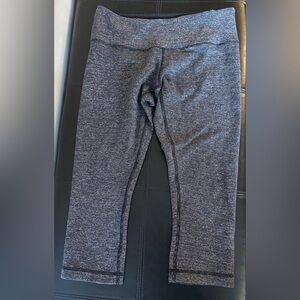 Lululemon Grey cropped leggings size small EUC